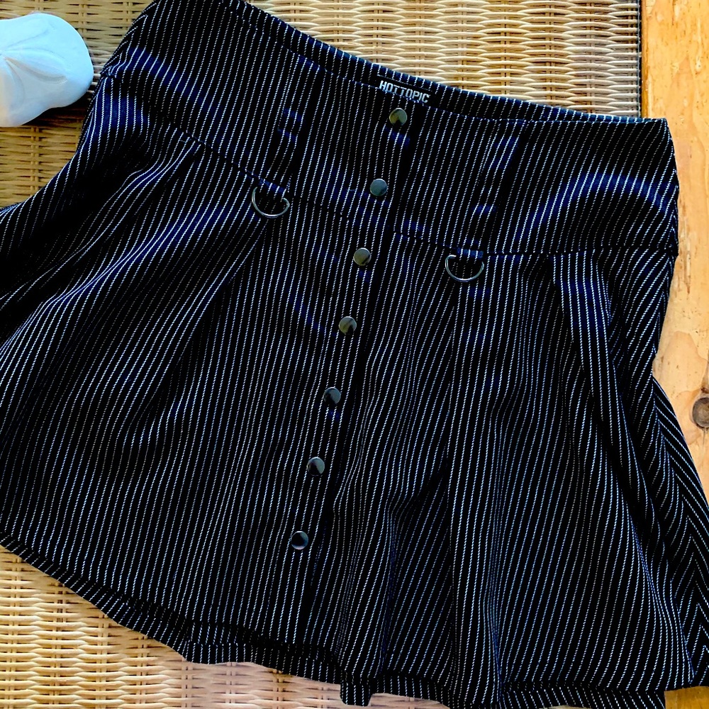 Black Striped Pleated Skirt • XL